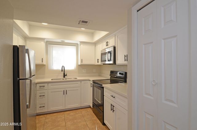 2315 W UNION HILLS Drive 108, Phoenix, AZ 85027