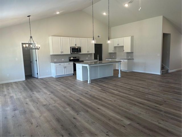 645 Rodeo Drive, Auburn, GA 30011