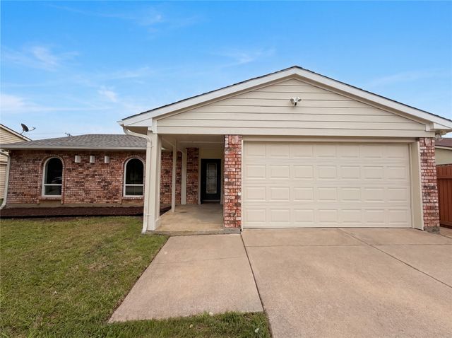 7444 Sandhurst Lane S, North Richland Hills, TX 76182