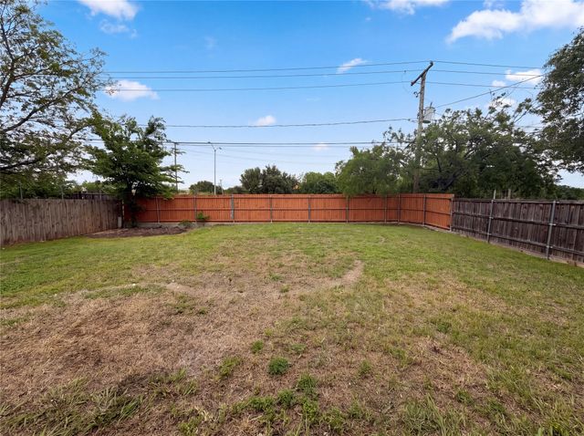 7444 Sandhurst Lane S, North Richland Hills, TX 76182