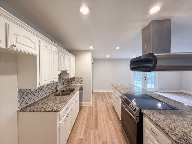 7444 Sandhurst Lane S, North Richland Hills, TX 76182