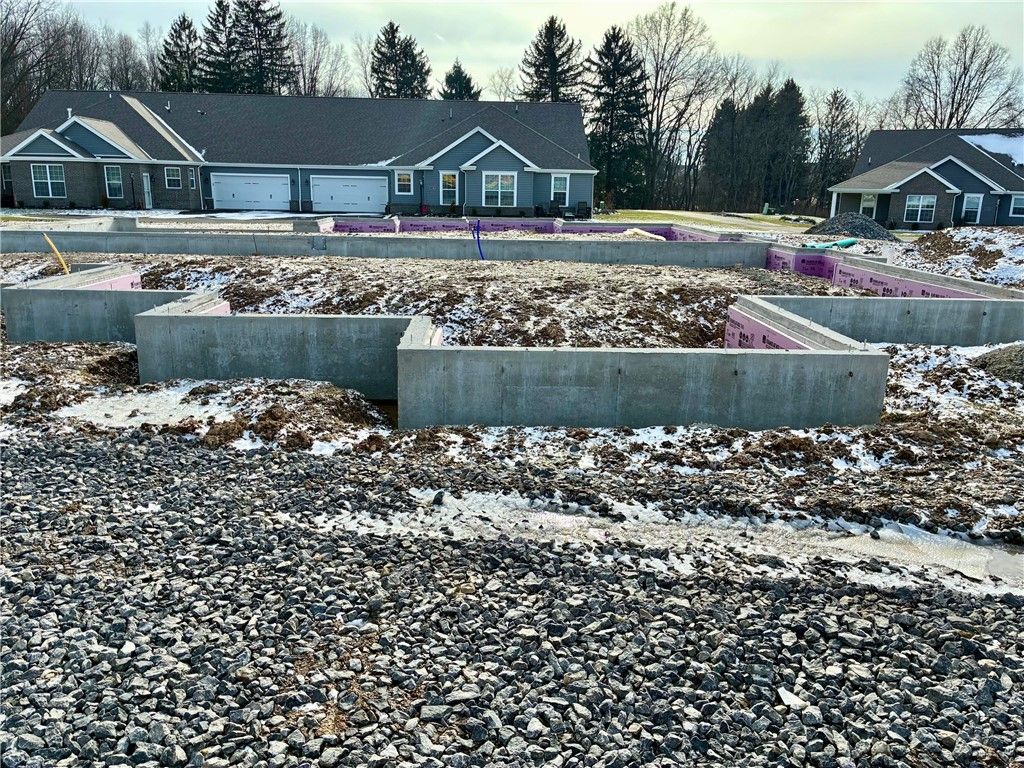 138 Independence Drive 105C, Jefferson Twp, PA 16023