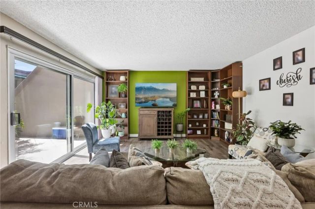 18530 Mayall Street D, Northridge, CA 91324