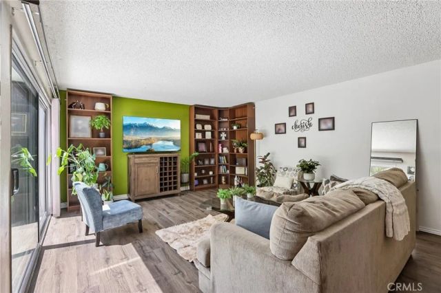 18530 Mayall Street D, Northridge, CA 91324