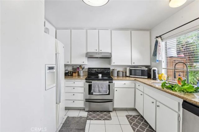 18530 Mayall Street D, Northridge, CA 91324