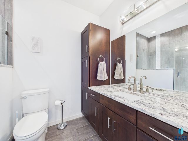 6909 S Shadow Cir Circle, Sioux Falls, SD 57108