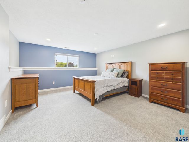 6909 S Shadow Cir Circle, Sioux Falls, SD 57108