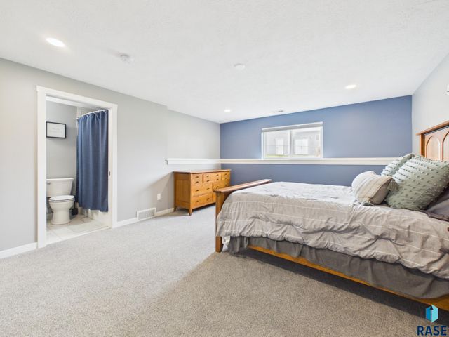 6909 S Shadow Cir Circle, Sioux Falls, SD 57108