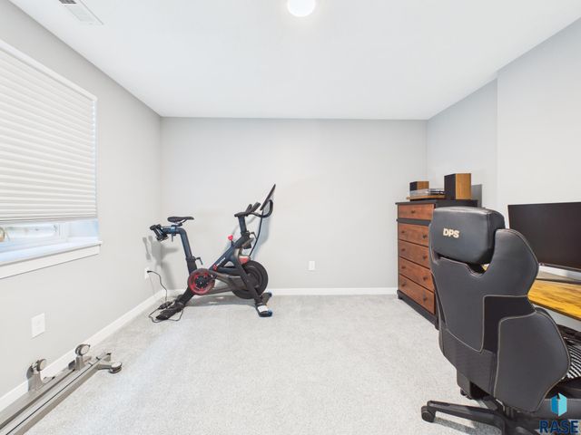 6909 S Shadow Cir Circle, Sioux Falls, SD 57108