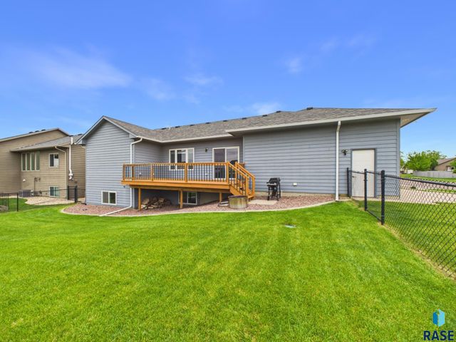 6909 S Shadow Cir Circle, Sioux Falls, SD 57108