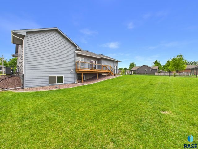 6909 S Shadow Cir Circle, Sioux Falls, SD 57108