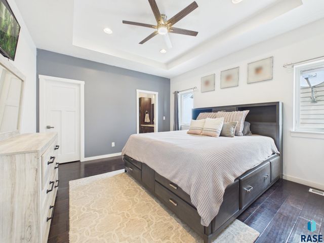 6909 S Shadow Cir Circle, Sioux Falls, SD 57108