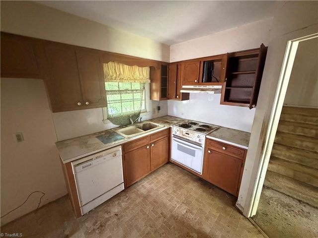 2405 Timberlake Avenue, High Point, NC 27265