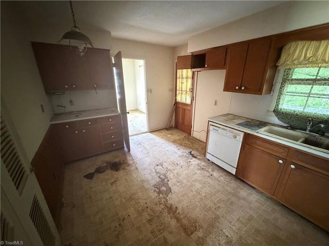 2405 Timberlake Avenue, High Point, NC 27265