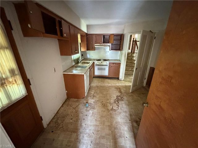 2405 Timberlake Avenue, High Point, NC 27265