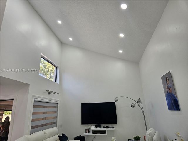 17914 NW 66th Ct Cir, Hialeah, FL 33015