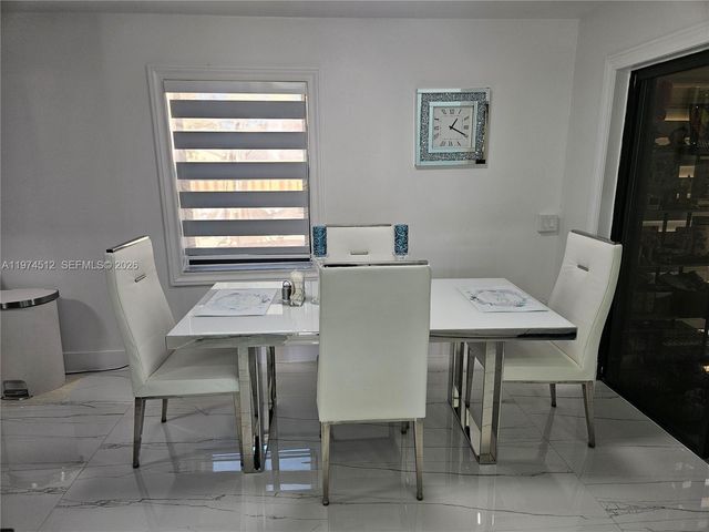 17914 NW 66th Ct Cir, Hialeah, FL 33015