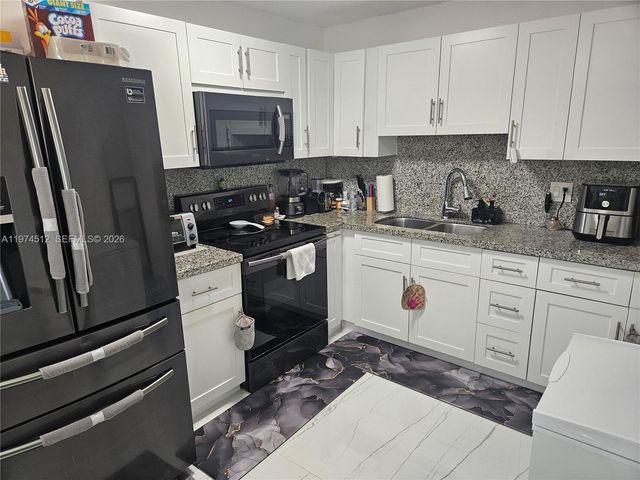17914 NW 66th Ct Cir, Hialeah, FL 33015