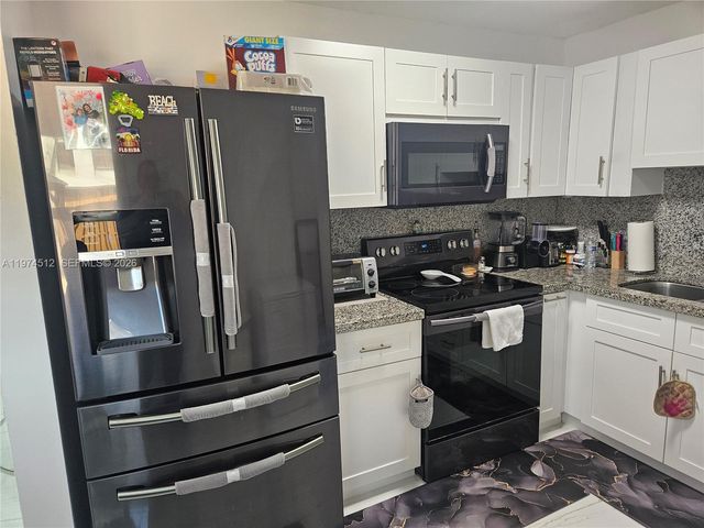 17914 NW 66th Ct Cir, Hialeah, FL 33015