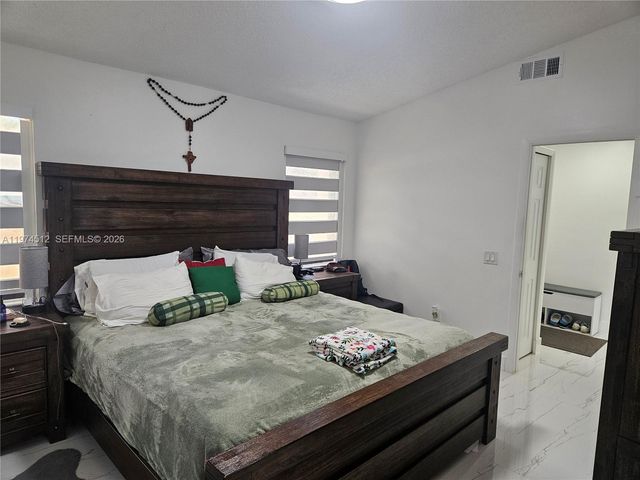 17914 NW 66th Ct Cir, Hialeah, FL 33015