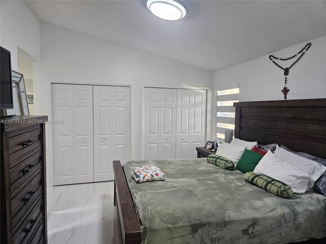 17914 NW 66th Ct Cir, Hialeah, FL 33015