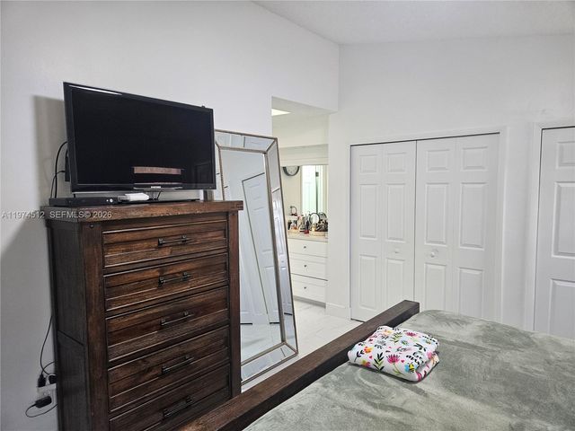 17914 NW 66th Ct Cir, Hialeah, FL 33015