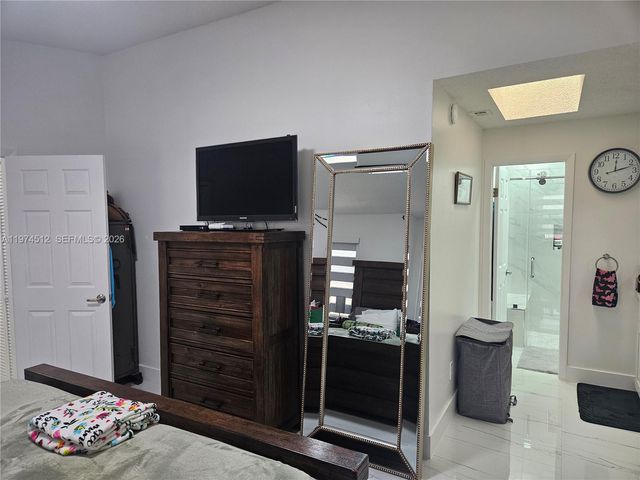 17914 NW 66th Ct Cir, Hialeah, FL 33015