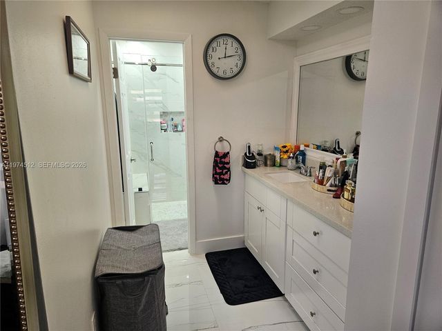 17914 NW 66th Ct Cir, Hialeah, FL 33015