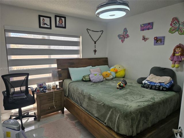 17914 NW 66th Ct Cir, Hialeah, FL 33015