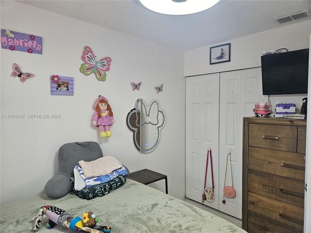 17914 NW 66th Ct Cir, Hialeah, FL 33015