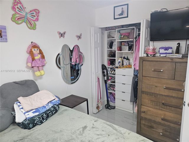 17914 NW 66th Ct Cir, Hialeah, FL 33015