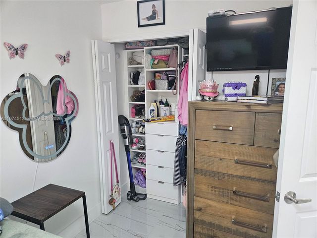 17914 NW 66th Ct Cir, Hialeah, FL 33015