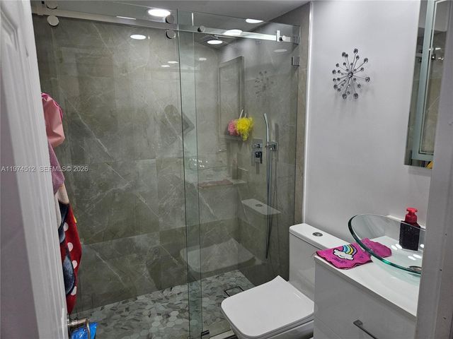 17914 NW 66th Ct Cir, Hialeah, FL 33015