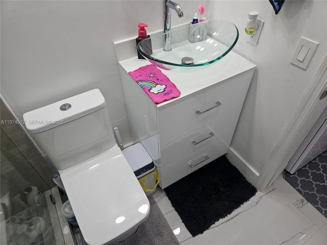 17914 NW 66th Ct Cir, Hialeah, FL 33015