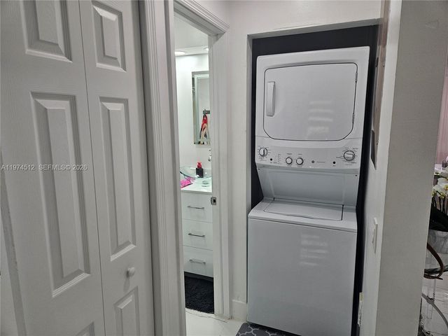 17914 NW 66th Ct Cir, Hialeah, FL 33015