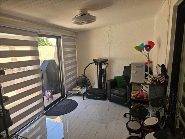 17914 NW 66th Ct Cir, Hialeah, FL 33015