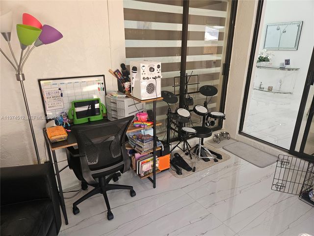 17914 NW 66th Ct Cir, Hialeah, FL 33015