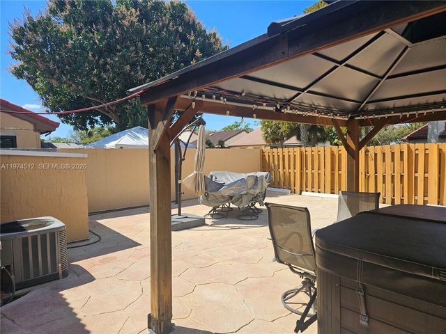 17914 NW 66th Ct Cir, Hialeah, FL 33015