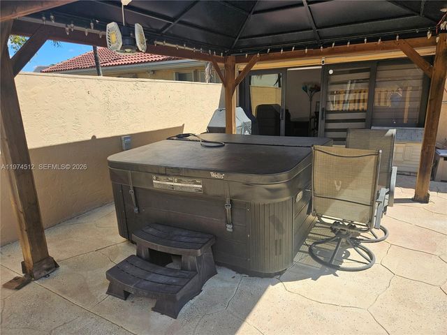 17914 NW 66th Ct Cir, Hialeah, FL 33015