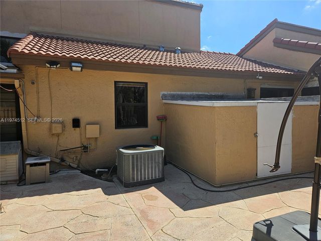 17914 NW 66th Ct Cir, Hialeah, FL 33015