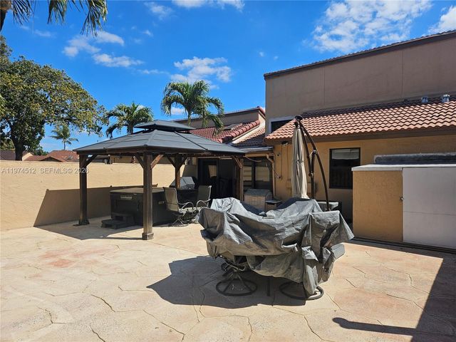 17914 NW 66th Ct Cir, Hialeah, FL 33015