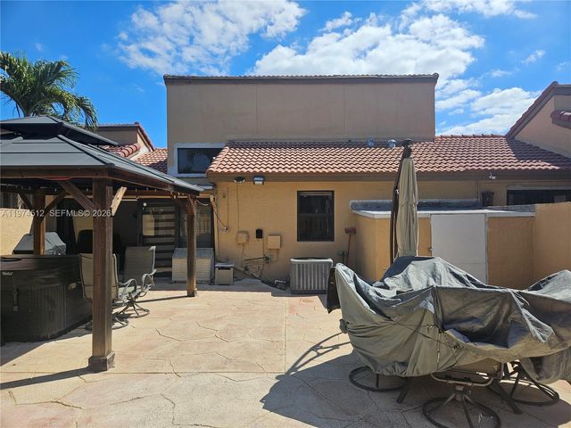 17914 NW 66th Ct Cir, Hialeah, FL 33015