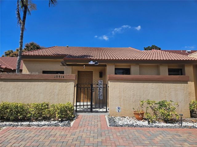 17914 NW 66th Ct Cir, Hialeah, FL 33015