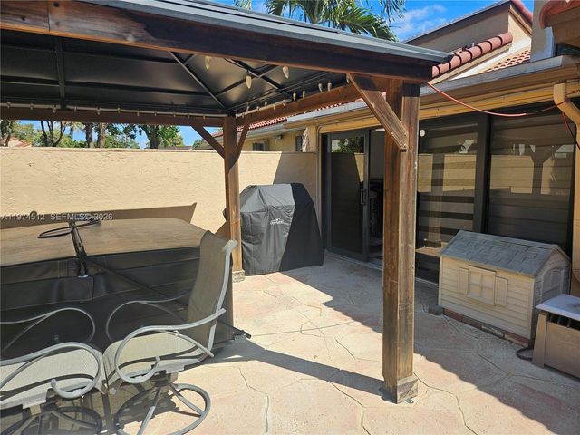 17914 NW 66th Ct Cir, Hialeah, FL 33015