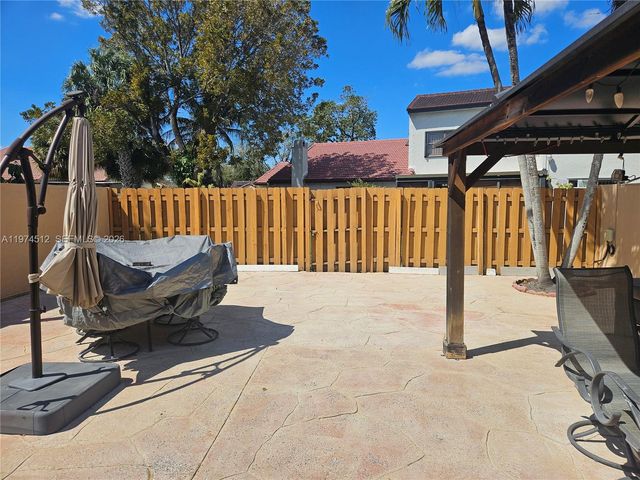 17914 NW 66th Ct Cir, Hialeah, FL 33015