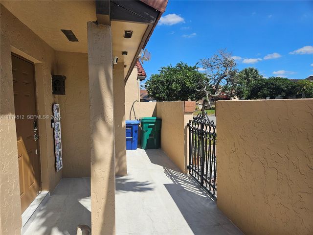 17914 NW 66th Ct Cir, Hialeah, FL 33015