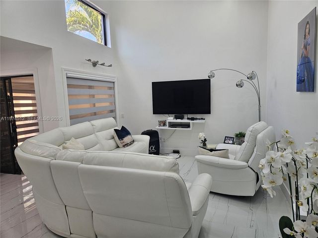 17914 NW 66th Ct Cir, Hialeah, FL 33015