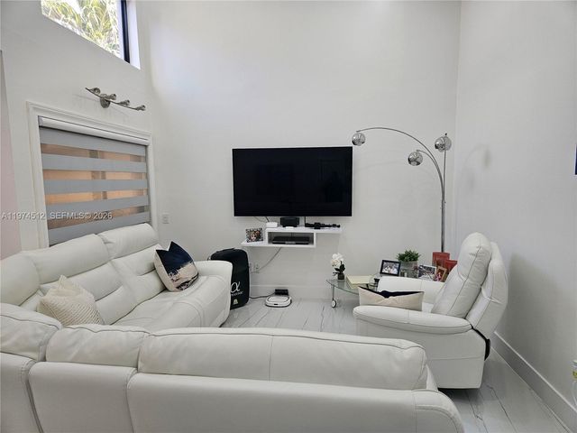 17914 NW 66th Ct Cir, Hialeah, FL 33015