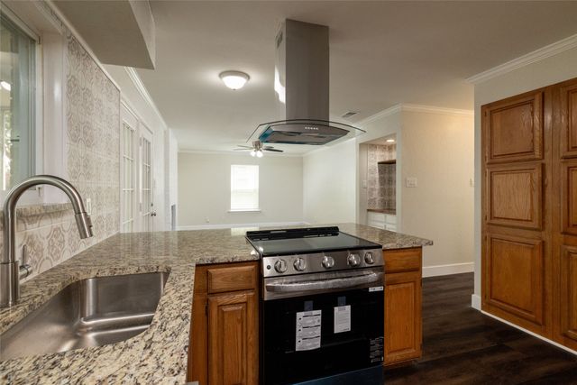 641 Lemon Drive, Arlington, TX 76018