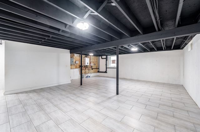 8-10 Kensington Ave, Springfield, MA 01108